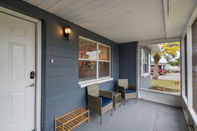Building Photo - Fully Furnished 3BR/2BA St. Pete Home – Modern Updates & Prime Location