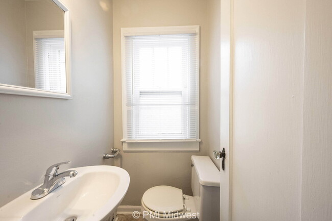 Building Photo - "Charming 3-Bedroom Retreat with Hardwood ...