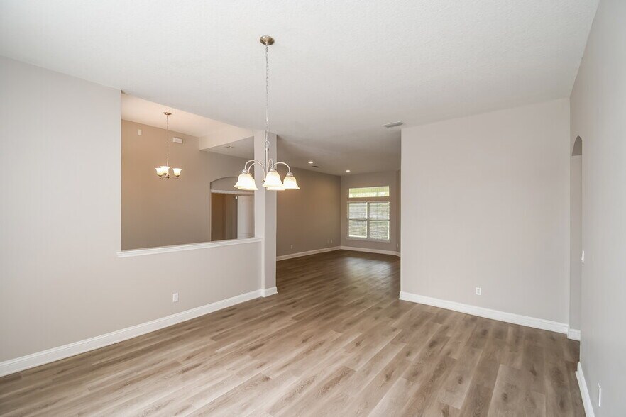 Building Photo - 672 Mandy Oaks Dr