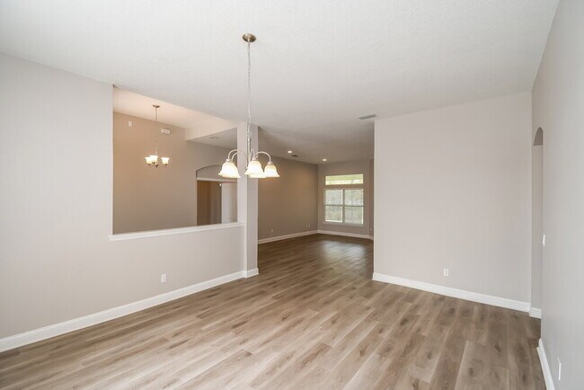 Building Photo - 672 Mandy Oaks Dr