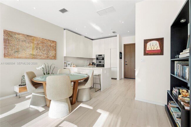 Building Photo - 3156 SW 27th Ave