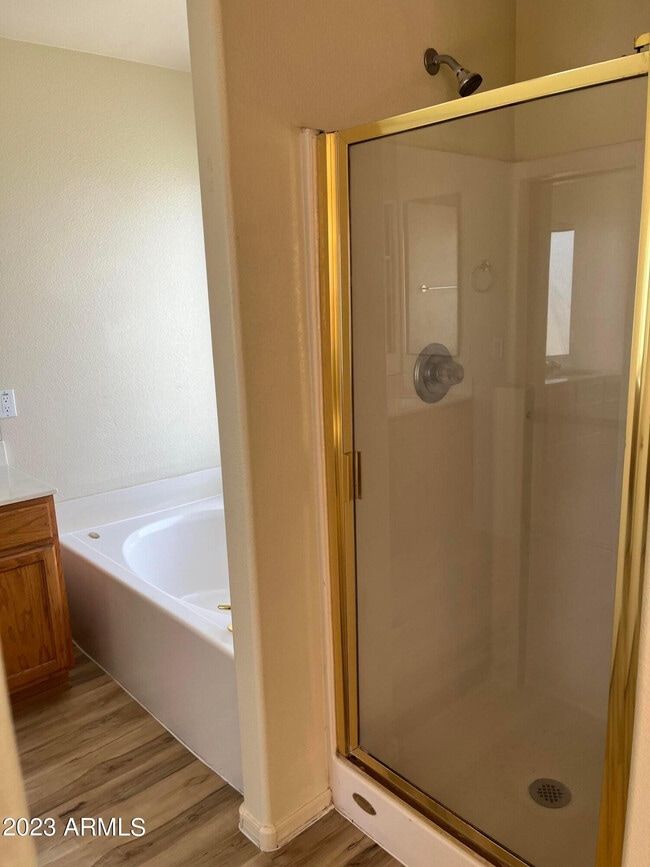 Building Photo - 1744 E Robin Ln