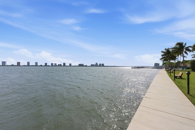 Building Photo - 1155 Lake Shore Dr