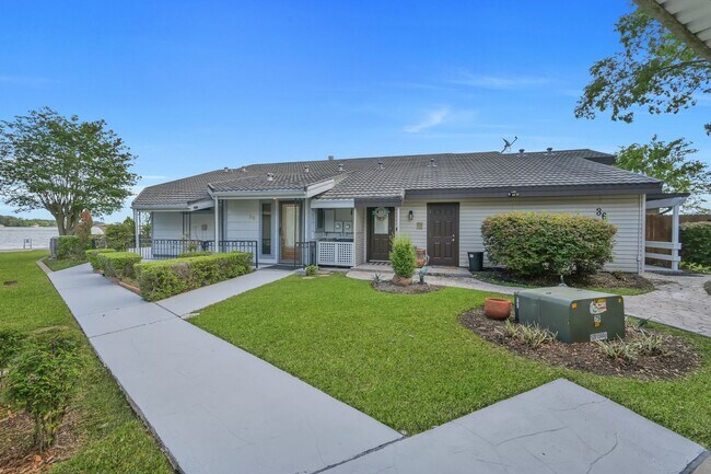 Building Photo - Fully Furnished 2 bedroom Lakefront with 1...