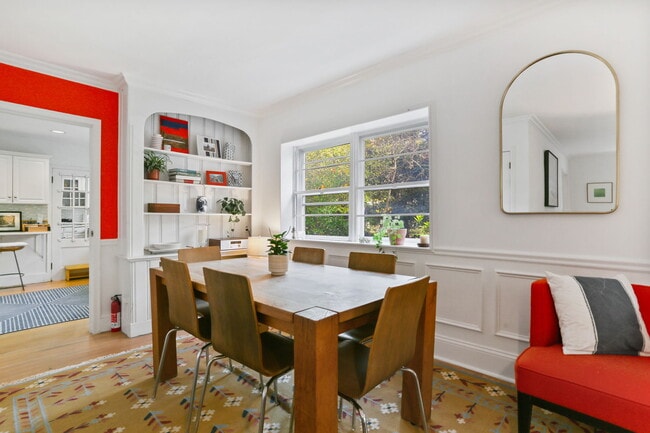 Building Photo - 9 Edgehill Dr