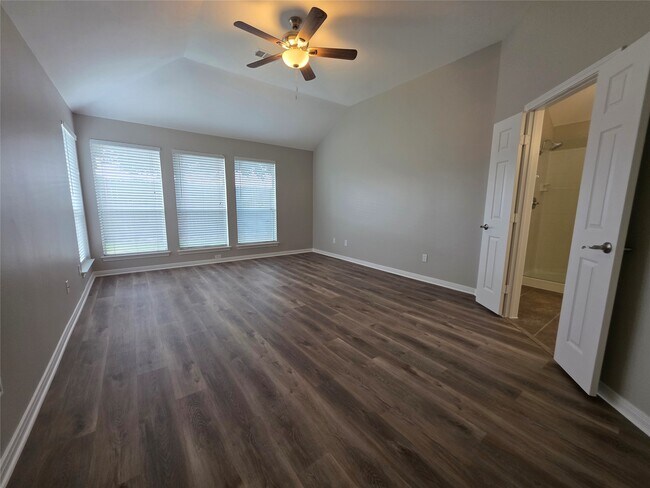 Building Photo - 2219 Lakewind Ln