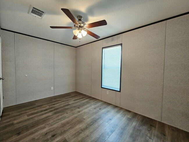 Building Photo - 511 Suwanee Dr