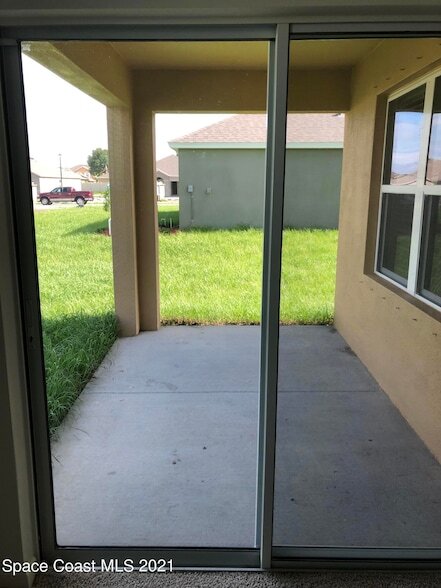 Building Photo - 388 Guinevere Dr SW