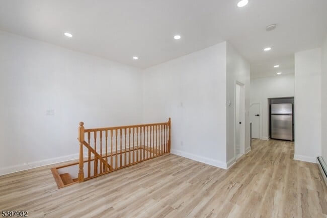 Building Photo - 48 N York St