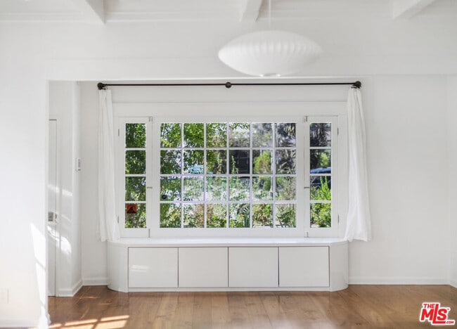 Building Photo - 3472 Rowena Ave