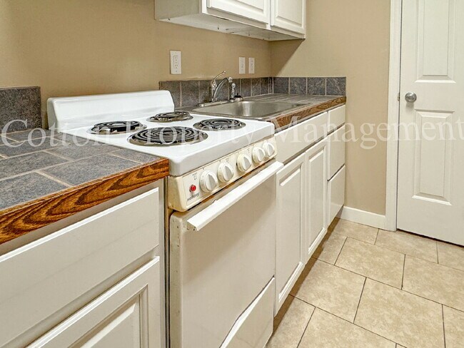 Building Photo - 4516 Greentree Rd