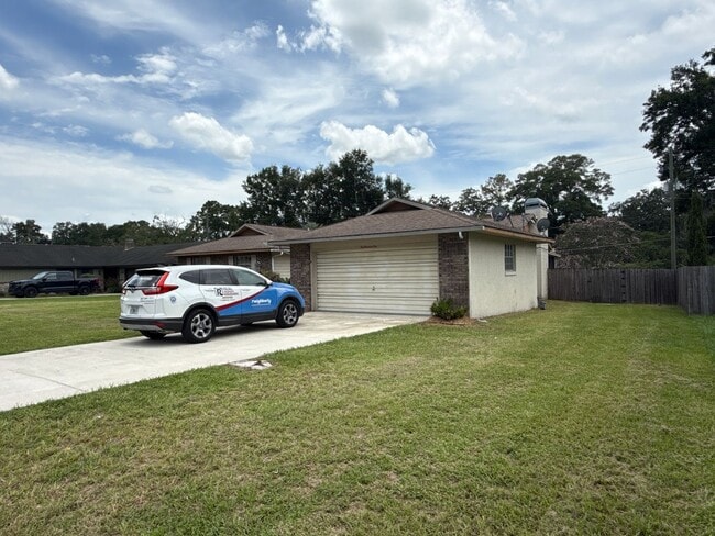 Building Photo - SLEEPY HOLLOW 3/2/2 Pool Home