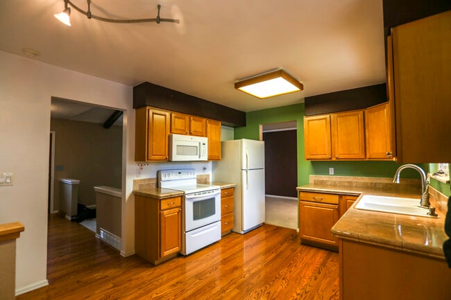 Building Photo - 10839 W 65th Pl
