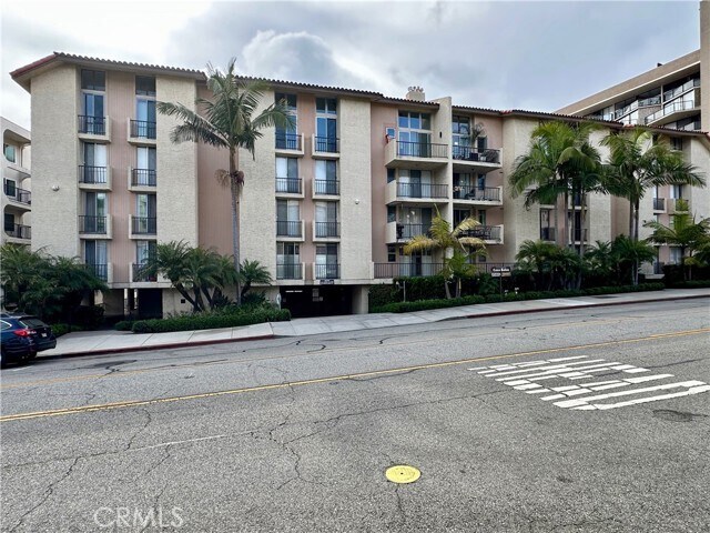 Building Photo - 555 Esplanade