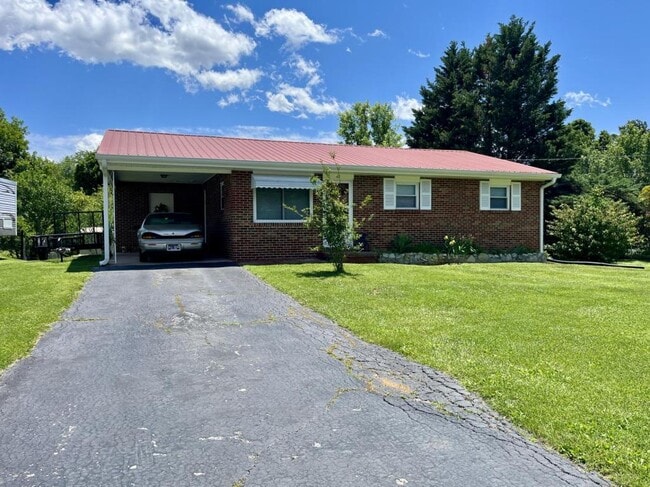 Primary Photo - 102 York Dr