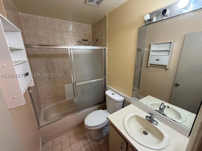 Building Photo - 2560 W 53rd St