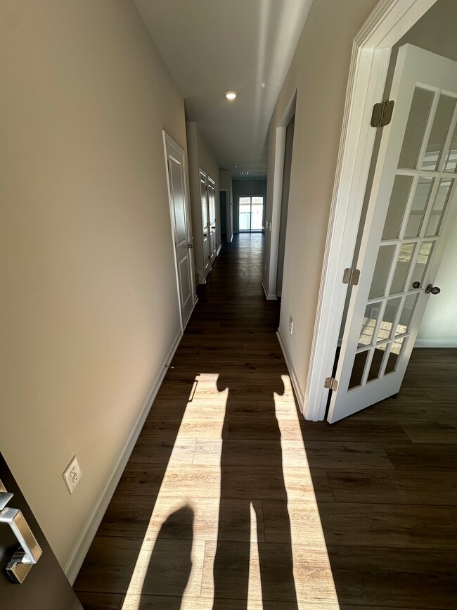 Building Photo - 220 Paneer Ln