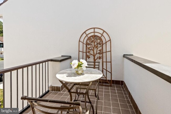 Building Photo - 4 Brettagne