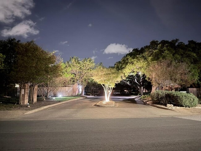 Building Photo - 1411 Gracy Farms Ln