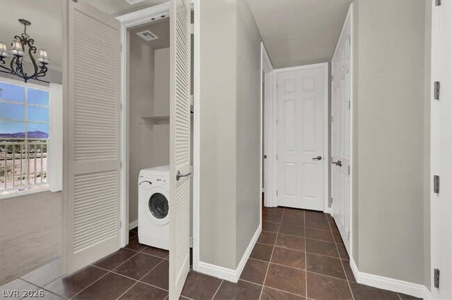 Building Photo - 2405 W Serene Ave