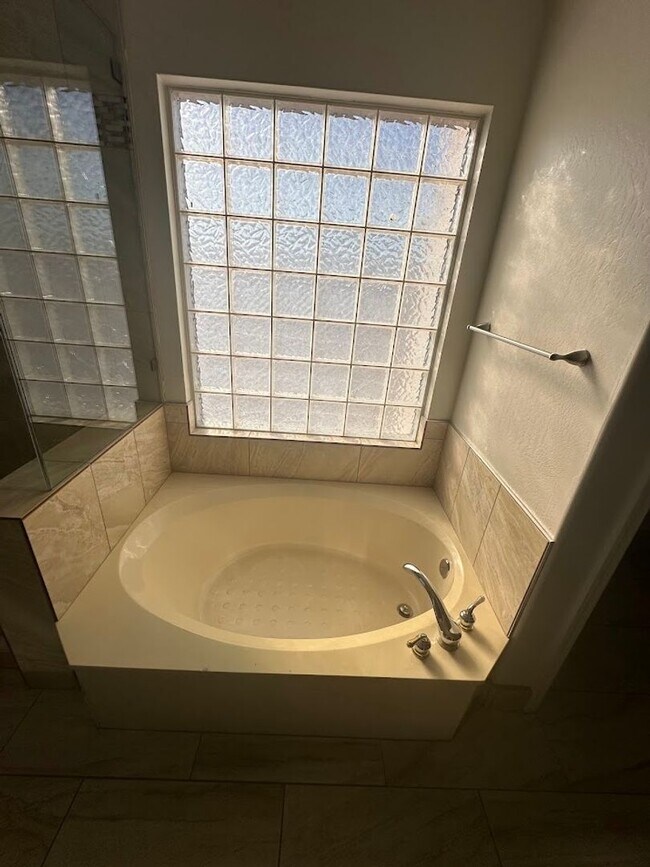 Building Photo - Gorgeous 4 bedroom Scottsdale home with POOL and 3 car garage