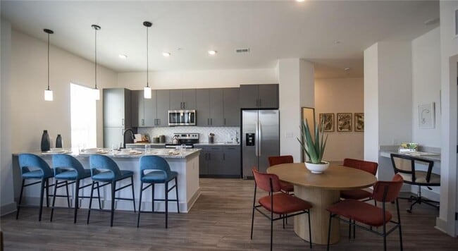 Building Photo - 1000 Rea Dr SW