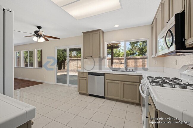 Building Photo - 741 Glencreek Dr