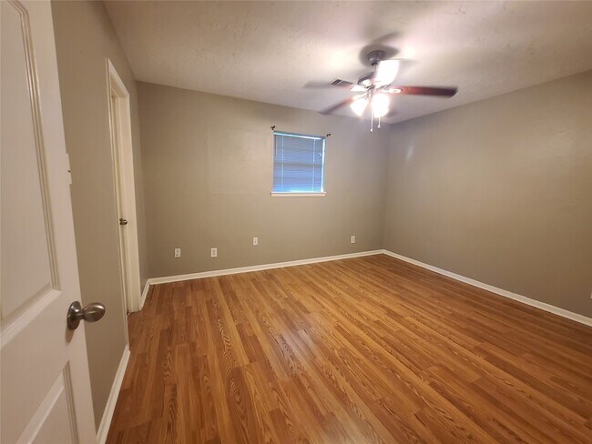 Building Photo - 17423 Fir Rd