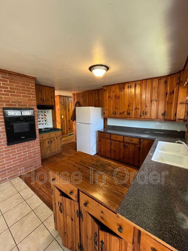 Building Photo - 436 Rowland Rd.