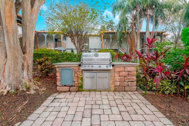 Building Photo - 4307 W Kennedy Blvd