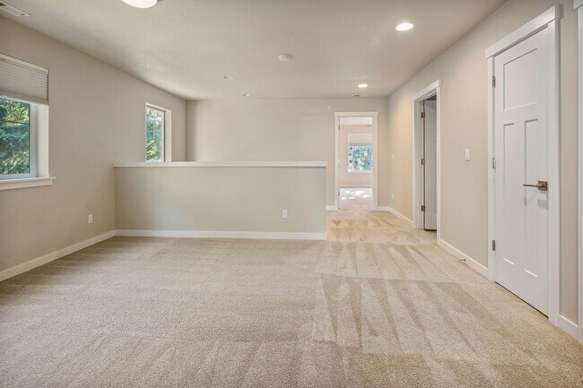 Building Photo - Stunning 3BD/3BATH Home in the Heart of Hi...