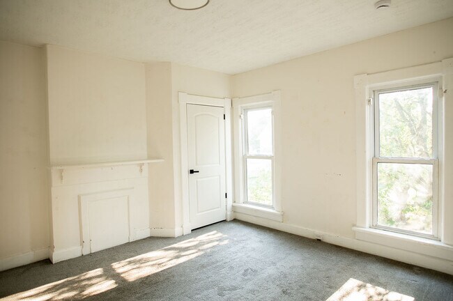 Building Photo - 415 Brightwood Ave