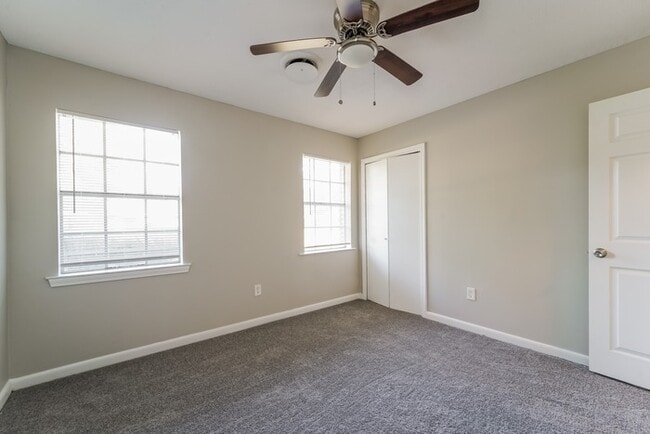 Building Photo - 445 N Canton Club Cir