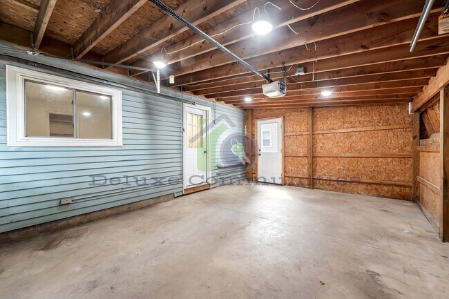 Building Photo - 127 E Fargo St