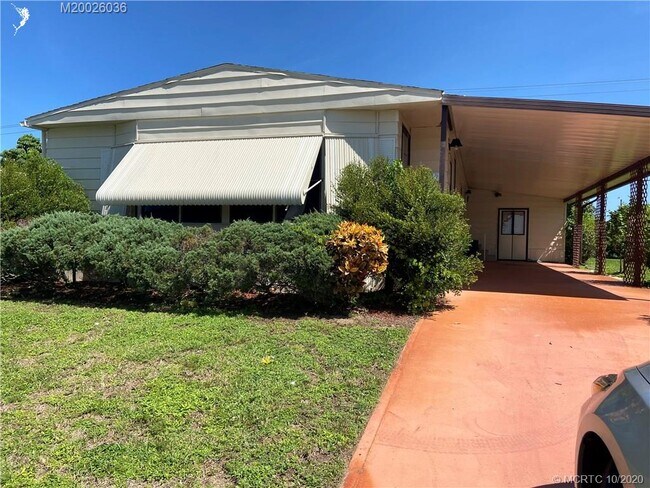 Building Photo - 7777 SE Continental Dr