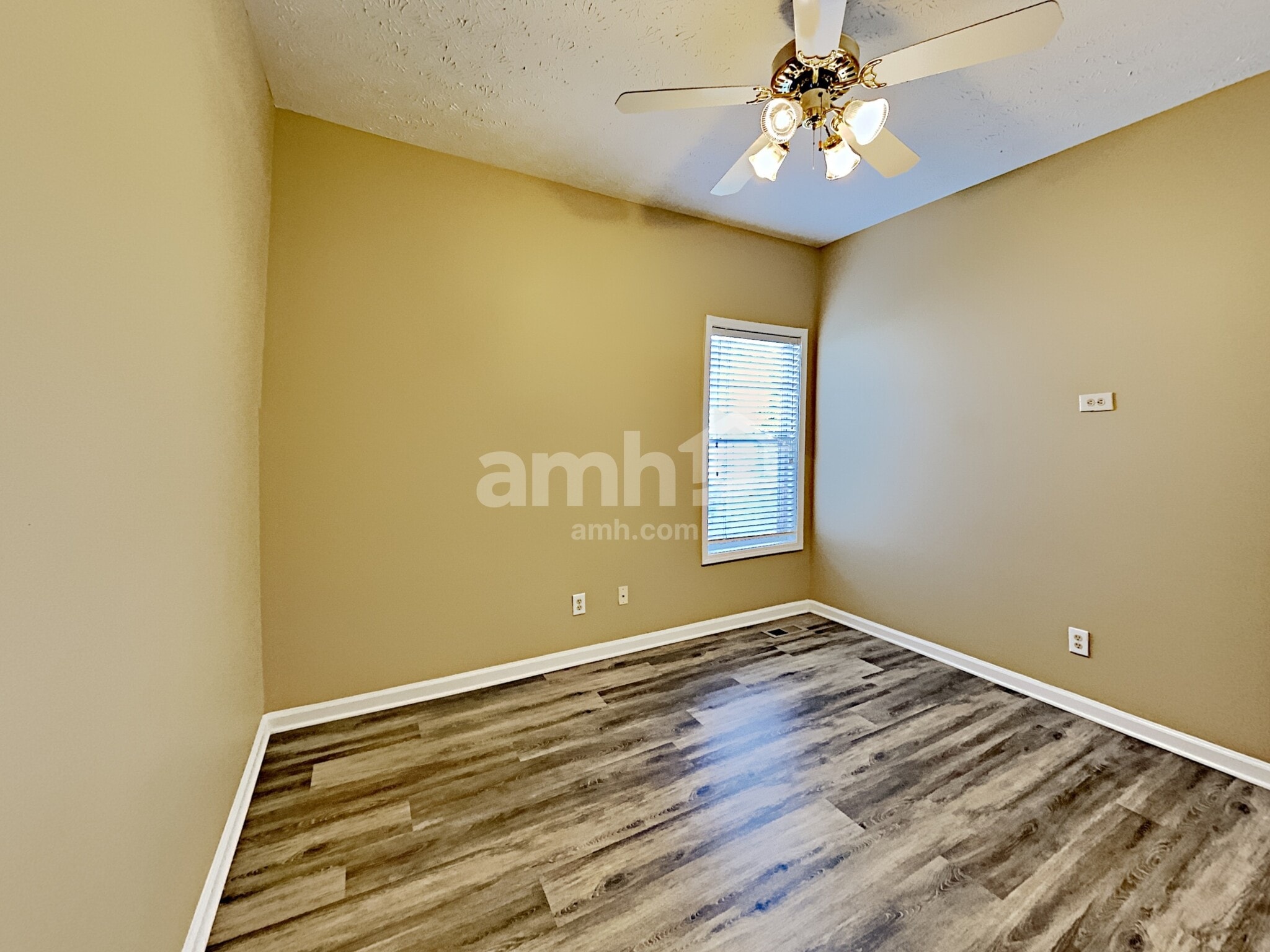 Building Photo - 1454 Chamirey Dr SW