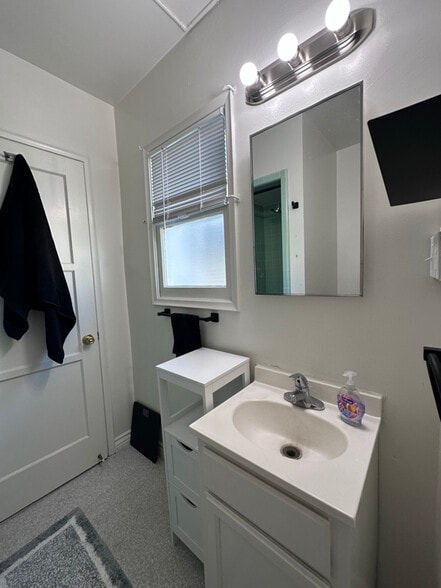 Building Photo - 3950 Cerritos Ave