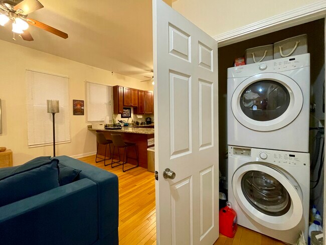 Building Photo - 2620 W Armitage Ave