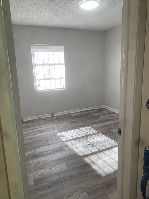 Building Photo - 1570 W 31st St