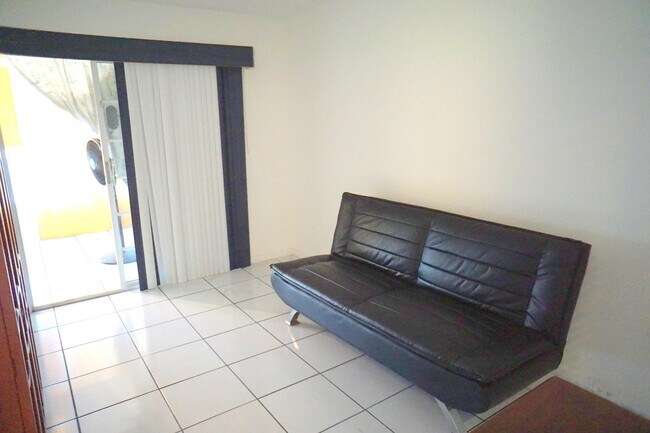 Building Photo - 401 Southampton A