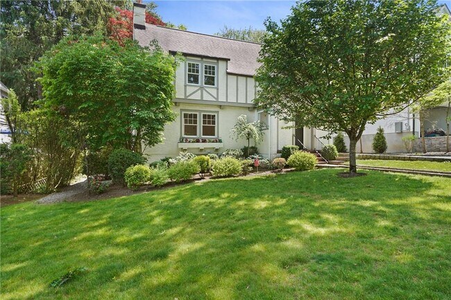 Primary Photo - 14 Coralyn Rd