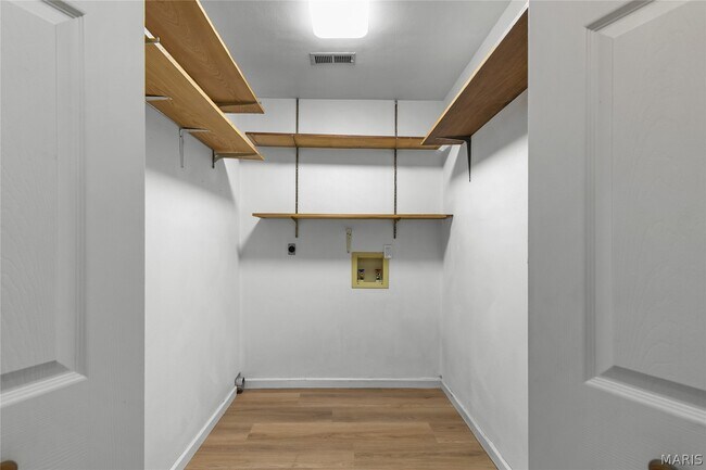 Building Photo - 307 Britanna Dr