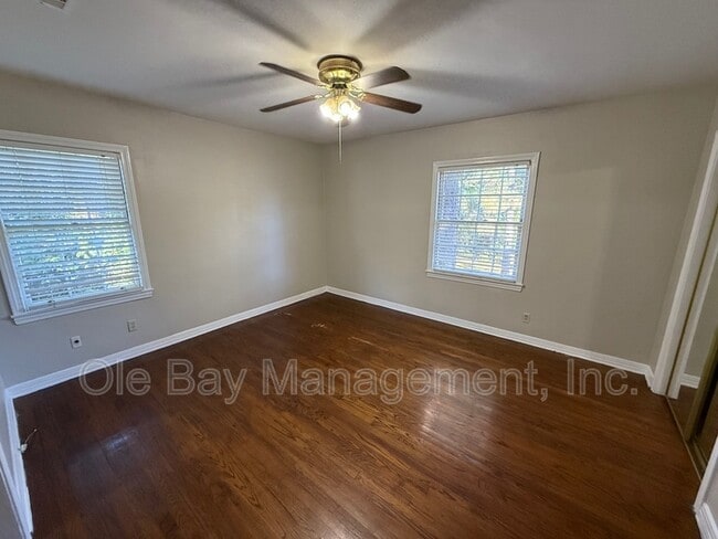 Building Photo - 427 Myrtlewood Ave