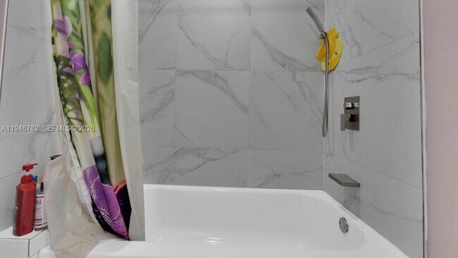 Building Photo - 6 Spinning Wheel Ln