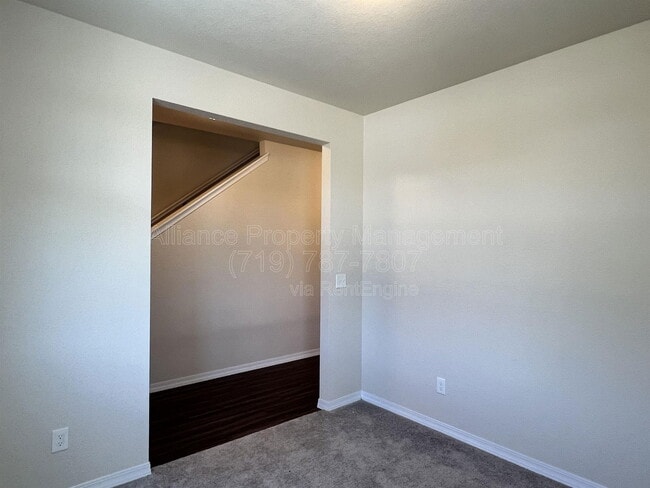 Building Photo - 10051 Ledgestone Terrace