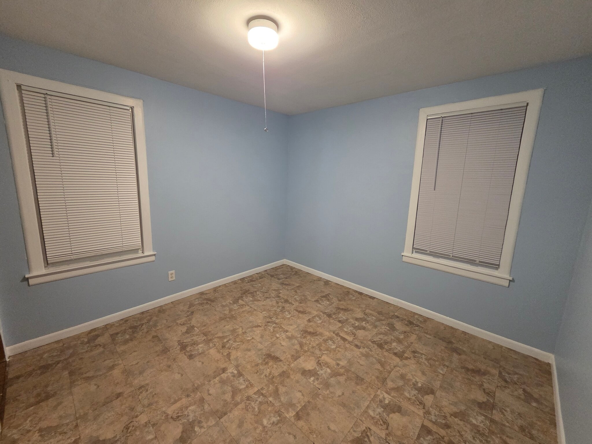 Building Photo - 24 Rocky Hill Ave