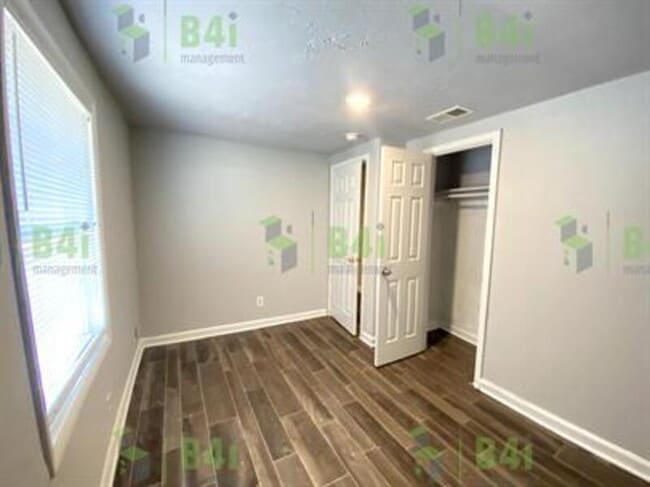 Building Photo - 8012 Green St