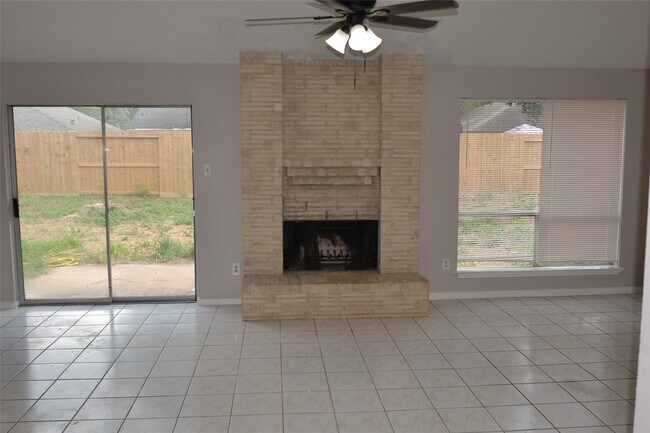 Building Photo - 21327 Park Run Dr