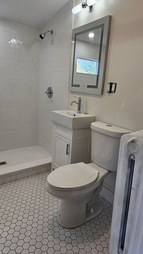 Building Photo - Must see! BRAND NEW RENOVATION! In-Unit La...
