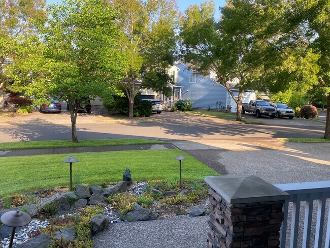 Building Photo - Beautiful Sherwood Home backs to Greenspac...